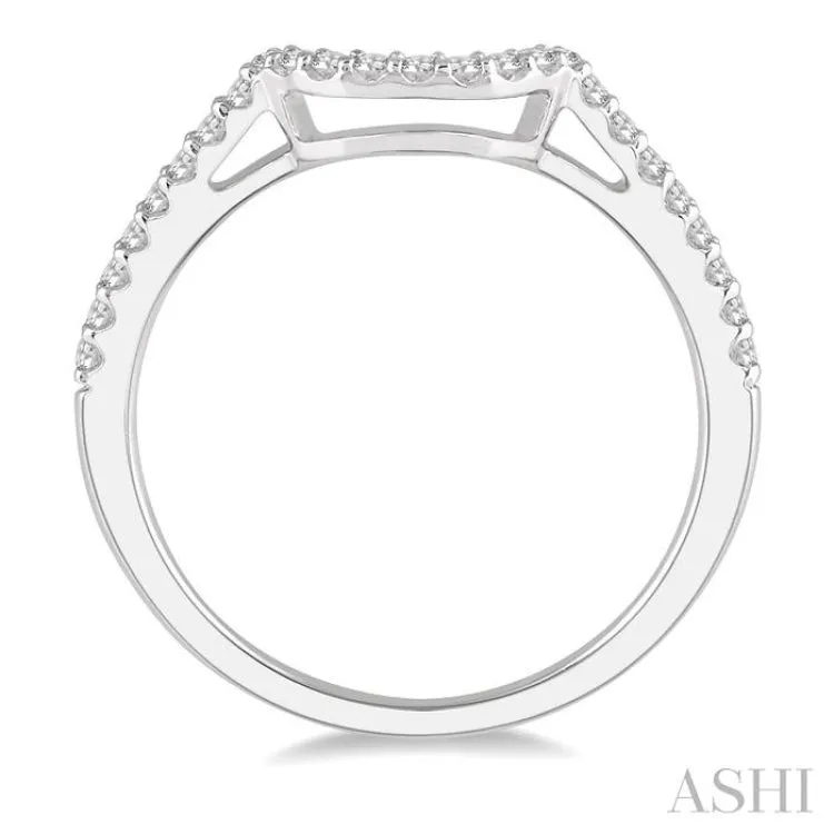 1/5 Ctw Arched Center Diamond Wedding Band in 14K White Gold