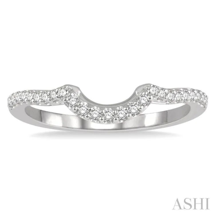 1/5 Ctw Arched Center Diamond Wedding Band in 14K White Gold