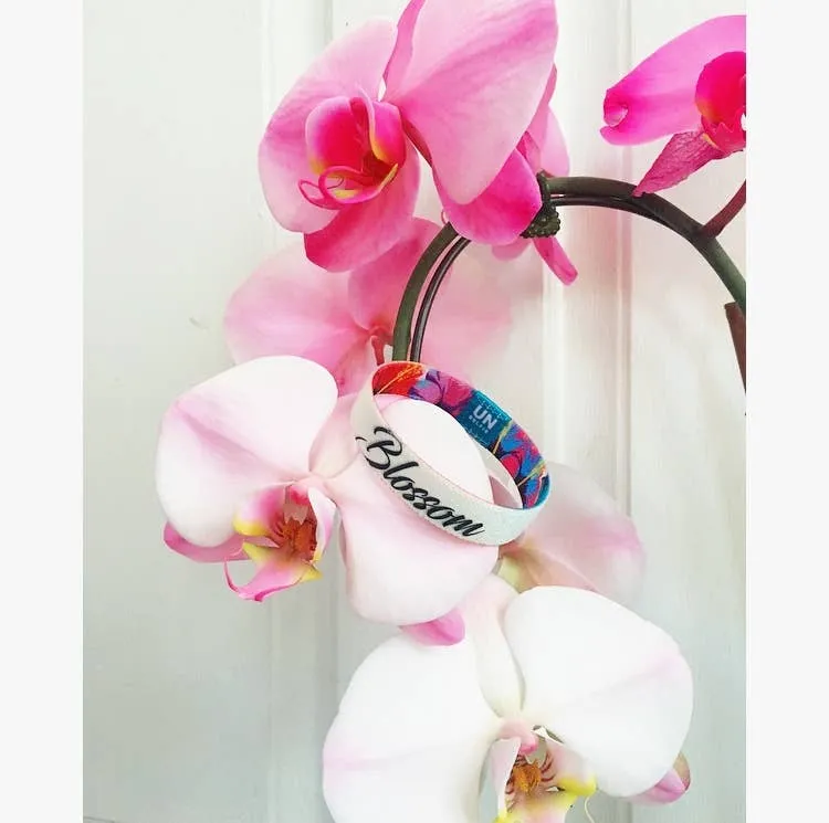 Blossom Hibiscus Band: Medium - 7 inch 