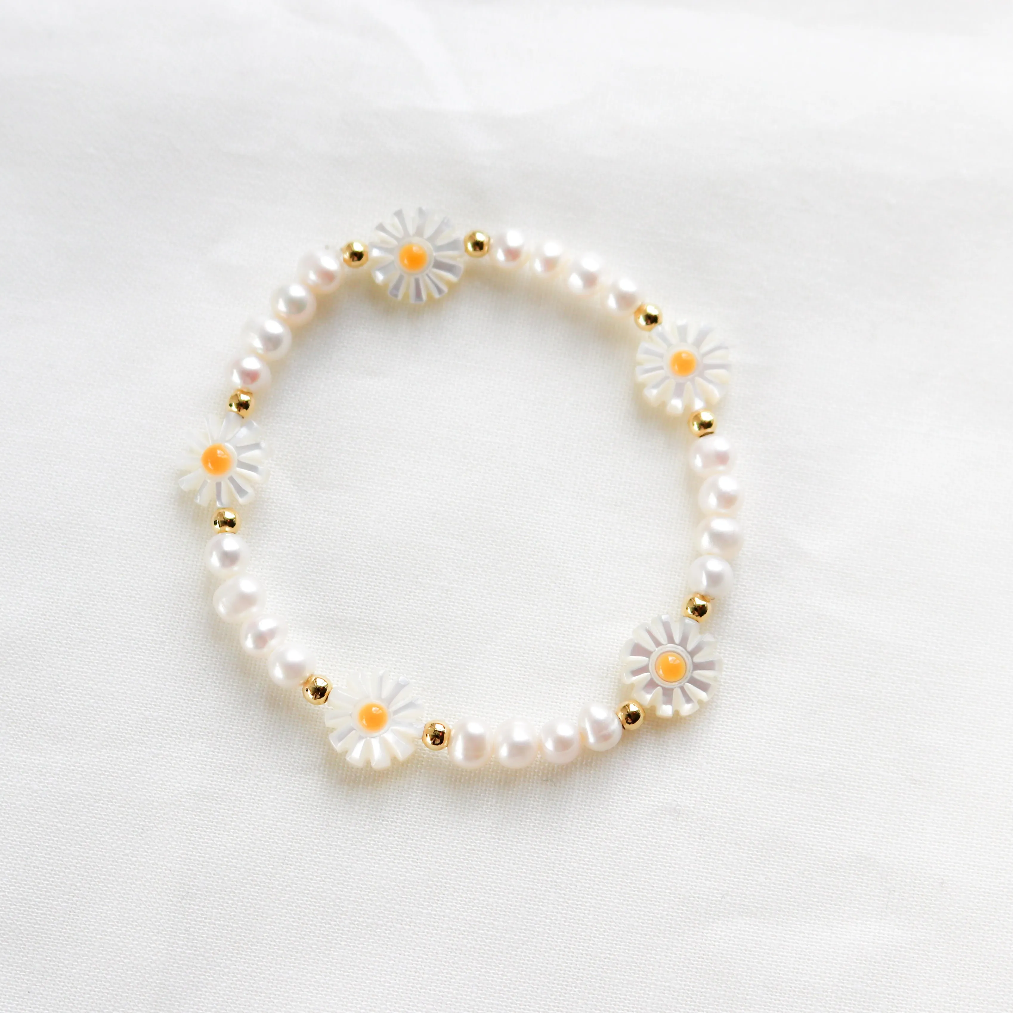 Daisy Pearl Bracelet