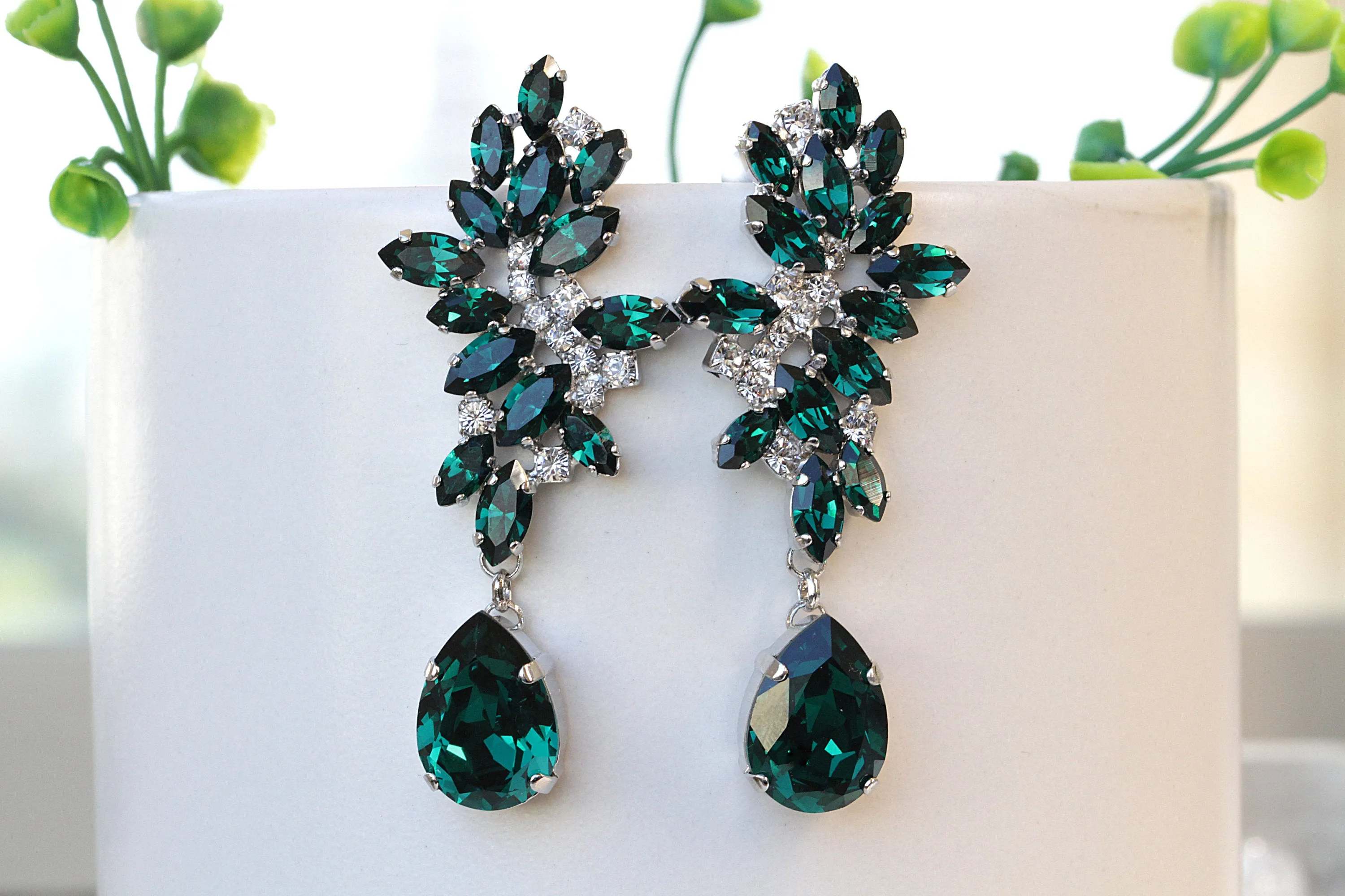 EMERALD DANGLE EARRINGS