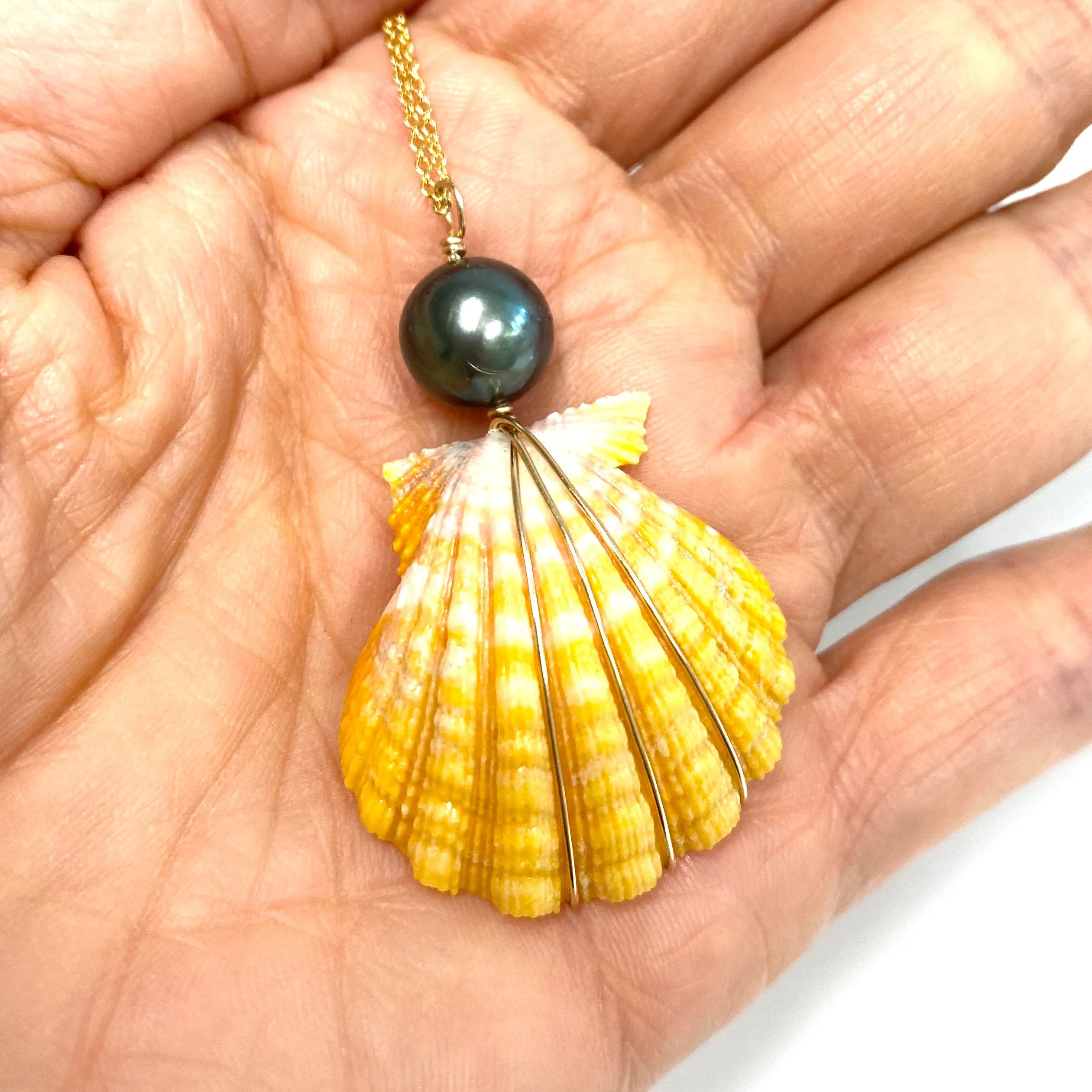 Necklace IOLA - yellow shell (N352)