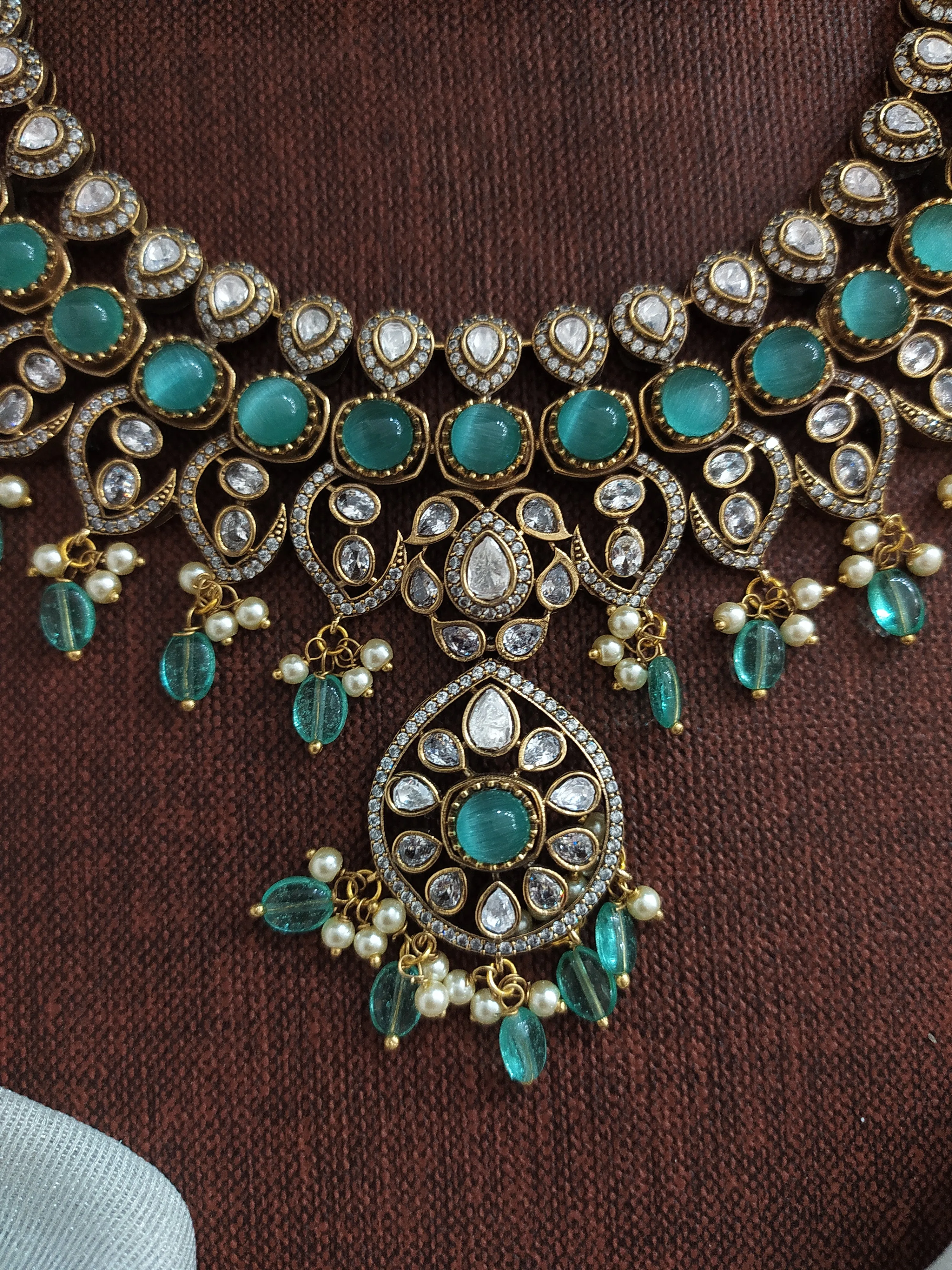 Splendid Look Victorian Diamond Necklace Sets in Trending Colors